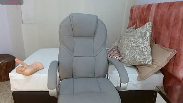 Snapshot of sussy_leon chatting on 09.19.25 sussy leon online show from 09.19.25