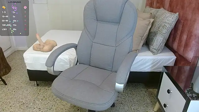 Snapshot of sussy_leon chatting on 10.25.25 sussy leon online show from 10.25.25