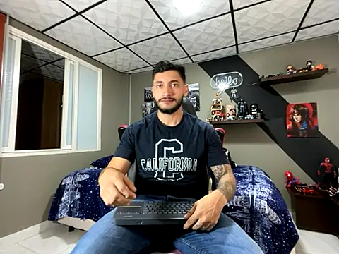 Snapshot of marcel_crawford96 chatting on 10.12.25 marcel crawford96 online show from 10.12.25