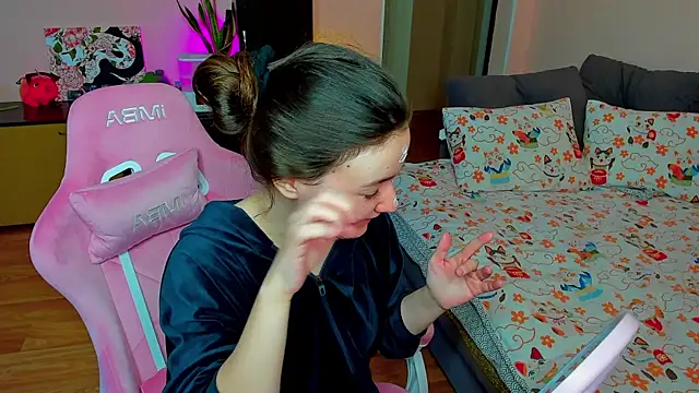 Snapshot of ameli_moon chatting on 12.15.25 ameli moon online show from 12.15.25