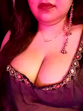 Snapshot of Suhanakhan00 chatting on 04.25.26 Suhanakhan00 online show from 04.25.26