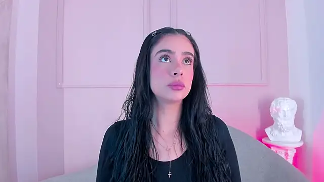 Snapshot of victoria_milann chatting on 11.26.25 victoria milann online show from 11.26.25