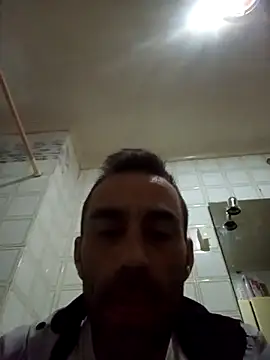 Snapshot of MownRender chatting on 11.21.25 MownRender online show from 11.21.25