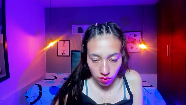 Snapshot of Valeria_roussi chatting on 12.04.24 Valeria roussi online show from 12.04.24