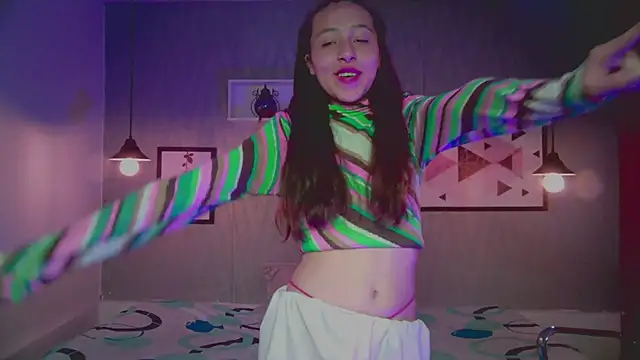 Snapshot of Valeria_roussi chatting on 12.06.24 Valeria roussi online show from 12.06.24