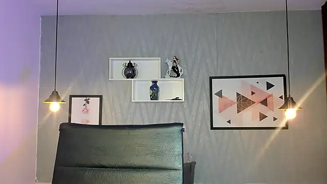 Snapshot of Valeria_roussi chatting on 12.13.24 Valeria roussi online show from 12.13.24