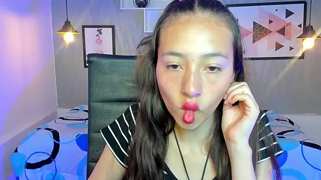 Snapshot of Valeria_roussi chatting on 12.16.24 Valeria roussi online show from 12.16.24