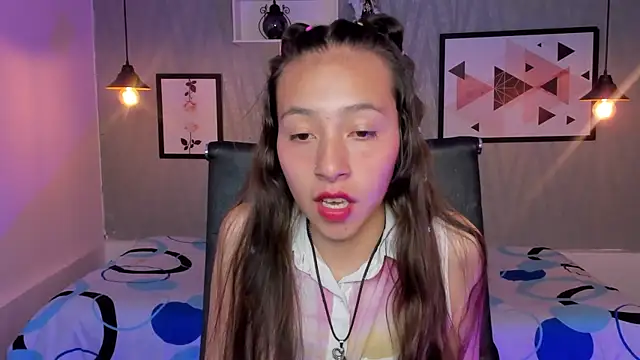 Snapshot of Valeria_roussi chatting on 12.17.24 Valeria roussi online show from 12.17.24