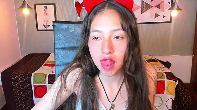 Snapshot of Valeria_roussi chatting on 12.23.24 Valeria roussi online show from 12.23.24