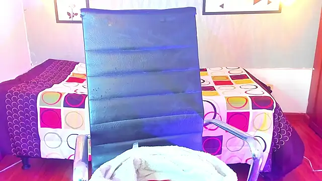 Snapshot of Valeria_roussi chatting on 12.24.24 Valeria roussi online show from 12.24.24