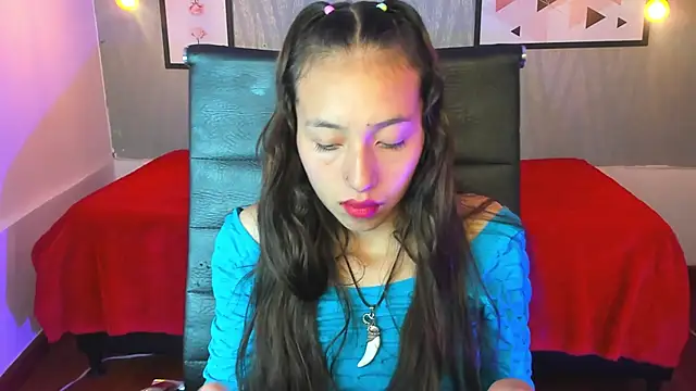 Snapshot of Valeria_roussi chatting on 12.27.24 Valeria roussi online show from 12.27.24