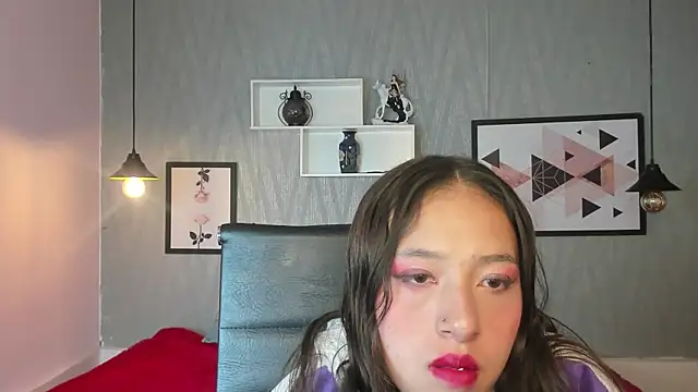 Snapshot of Valeria_roussi chatting on 12.29.24 Valeria roussi online show from 12.29.24