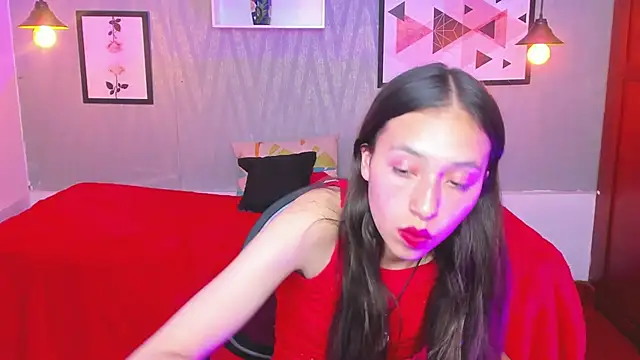 Snapshot of Valeria_roussi chatting on 01.21.25 Valeria roussi online show from 01.21.25