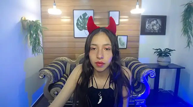 Snapshot of Valeria_roussi chatting on 02.14.25 Valeria roussi online show from 02.14.25