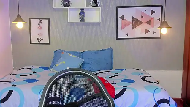 Snapshot of Valeria_roussi chatting on 02.15.25 Valeria roussi online show from 02.15.25