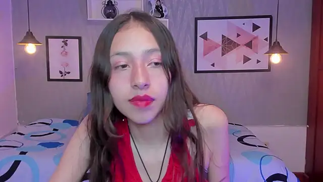 Snapshot of Valeria_roussi chatting on 02.15.25 Valeria roussi online show from 02.15.25