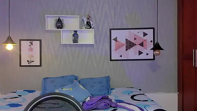 Snapshot of Valeria_roussi chatting on 02.17.25 Valeria roussi online show from 02.17.25