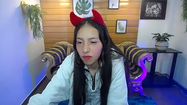 Snapshot of Valeria_roussi chatting on 02.19.25 Valeria roussi online show from 02.19.25