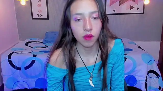 Snapshot of Valeria_roussi chatting on 02.20.25 Valeria roussi online show from 02.20.25