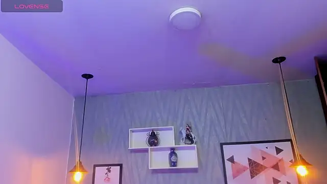 Snapshot of Valeria_roussi chatting on 10.11.25 Valeria roussi online show from 10.11.25