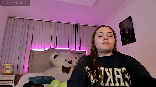 Snapshot of Valentina_Se chatting on 12.13.24 Valentina Se online show from 12.13.24