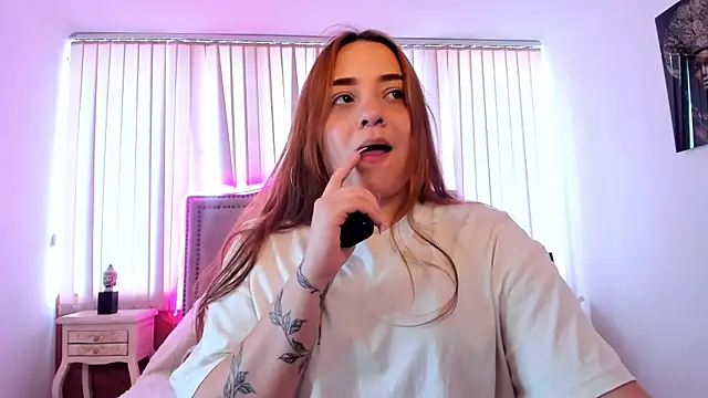 Snapshot of Valentina_Se chatting on 12.17.24 Valentina Se online show from 12.17.24