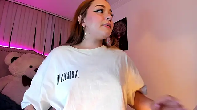 Snapshot of Valentina_Se chatting on 12.18.24 Valentina Se online show from 12.18.24