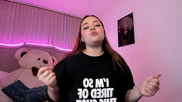 Snapshot of Valentina_Se chatting on 12.24.24 Valentina Se online show from 12.24.24