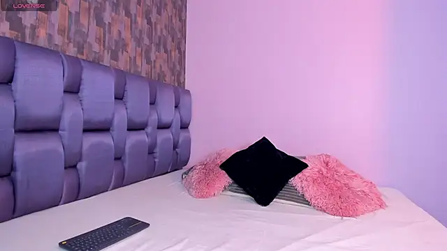 Snapshot of IsabellaAnngel chatting on 12.30.24 IsabellaAnngel online show from 12.30.24