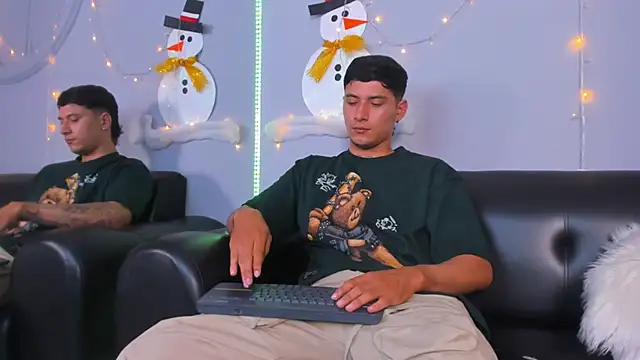 Snapshot of Damian23__ chatting on 12.29.24 Damian23 online show from 12.29.24
