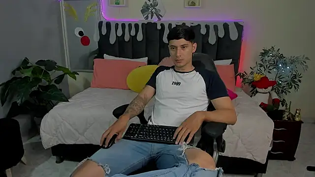 Snapshot of Damian23__ chatting on 12.30.24 Damian23 online show from 12.30.24
