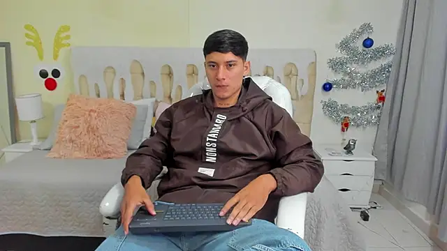 Snapshot of Damian23__ chatting on 01.02.25 Damian23 online show from 01.02.25