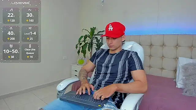 Snapshot of Damian23__ chatting on 01.27.25 Damian23 online show from 01.27.25