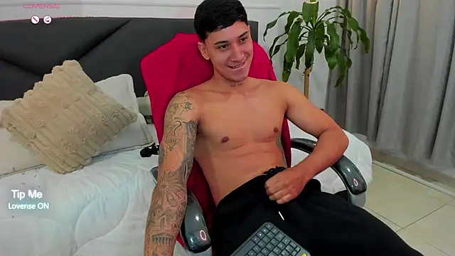 Snapshot of Damian23__ chatting on 11.23.25 Damian23 online show from 11.23.25