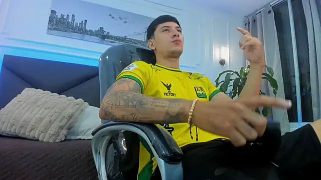 Snapshot of Damian23__ chatting on 12.03.25 Damian23 online show from 12.03.25