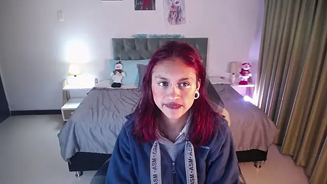 Snapshot of Kat_cute_ chatting on 12.19.24 Kat cute online show from 12.19.24