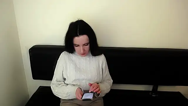 LaimaV  online show from 10.13.25