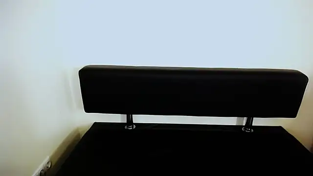 LaimaV  online show from 10.20.25