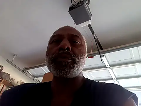 Snapshot of yasohw chatting on 12.16.24 yasohw online show from 12.16.24