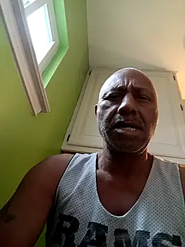 Snapshot of yasohw chatting on 11.28.25 yasohw online show from 11.28.25