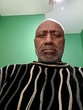 Snapshot of yasohw chatting on 12.13.25 yasohw online show from 12.13.25