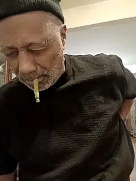 Snapshot of yasohw chatting on 12.16.25 yasohw online show from 12.16.25