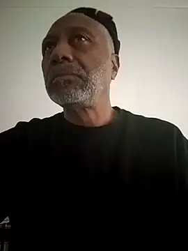 Snapshot of yasohw chatting on 12.18.25 yasohw online show from 12.18.25