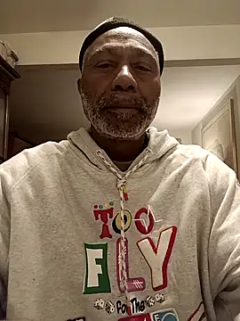 Snapshot of yasohw chatting on 12.22.25 yasohw online show from 12.22.25