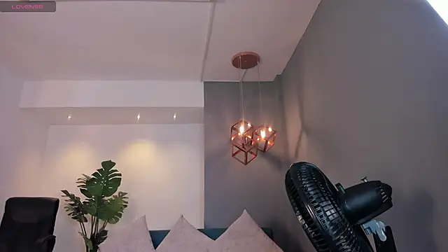 Caro Garcia online show from 12.17.24