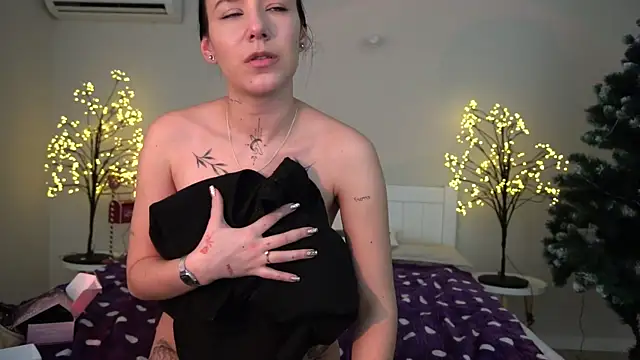 NikkiGoldSide online show from 01.11.25