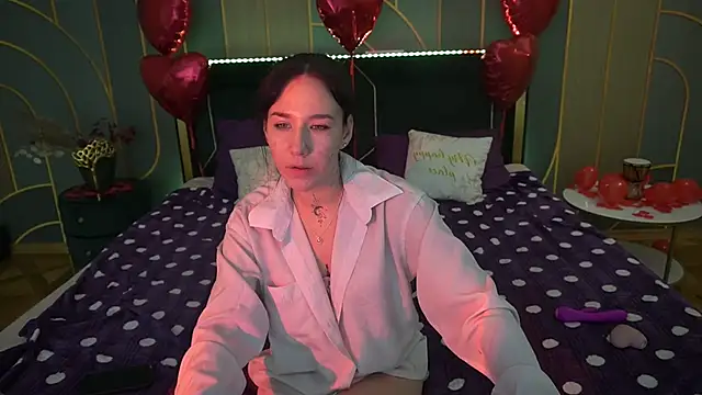 NikkiGoldSide online show from 02.20.25