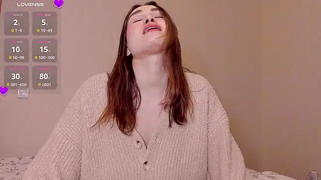 Snapshot of sleeeep_y chatting on 12.18.24 sleeeep y online show from 12.18.24