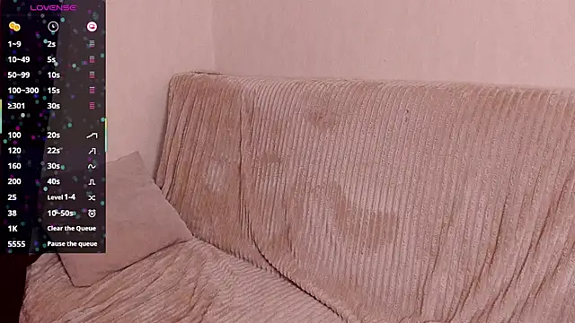 Snapshot of sleeeep_y chatting on 11.13.25 sleeeep y online show from 11.13.25