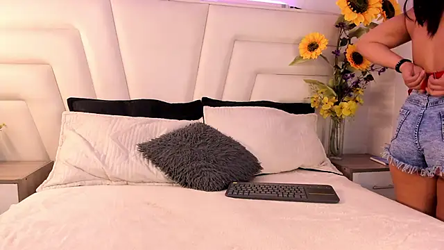 Nessa2905 online show from 09.24.25